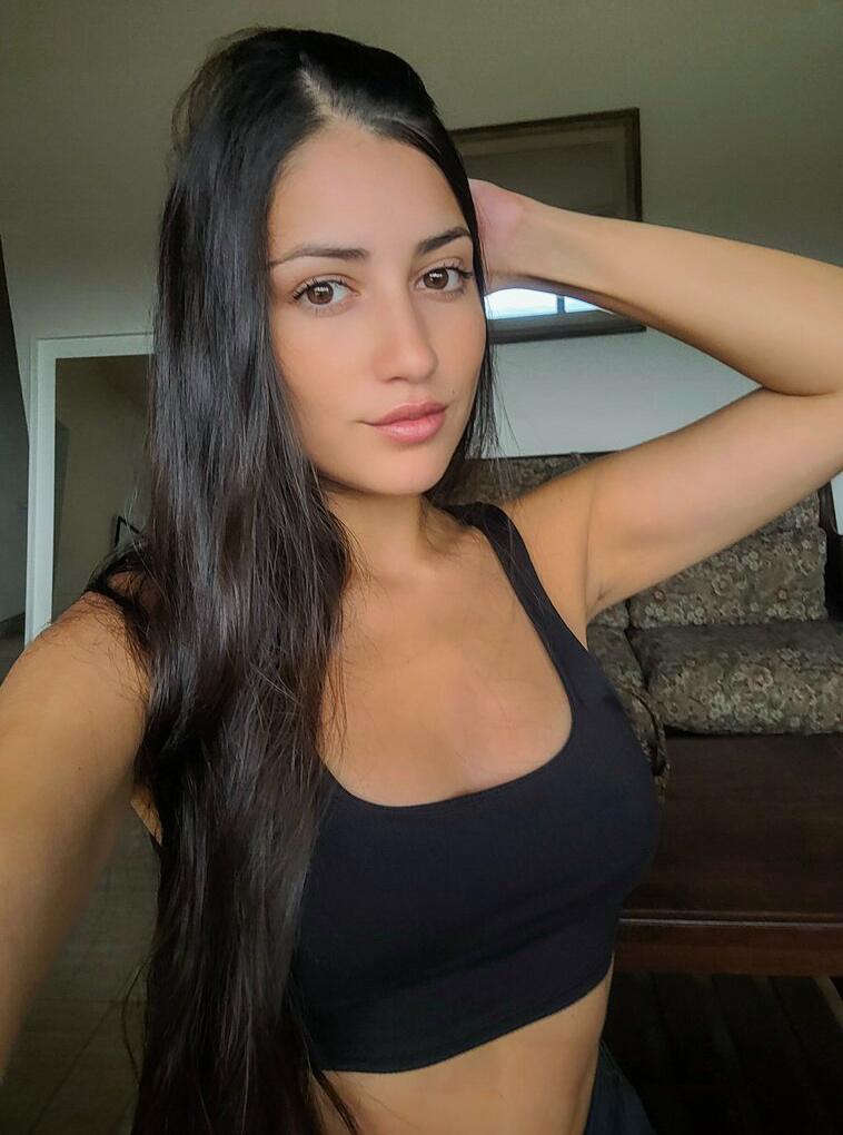 Chica busca chico en Alicante: Chica busca chico