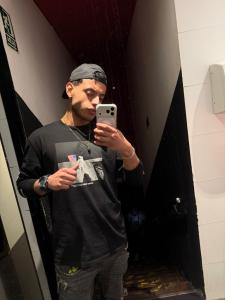 697225527: Chico busca chica en Valencia