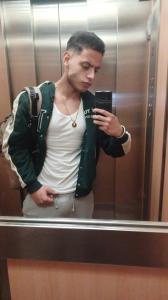 697225527: Chico busca chica en Valencia