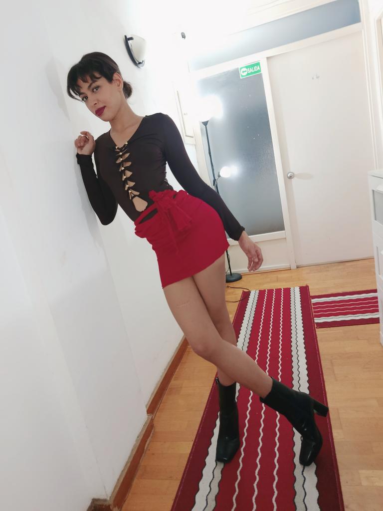604385583: Chica busca chico en Barcelona