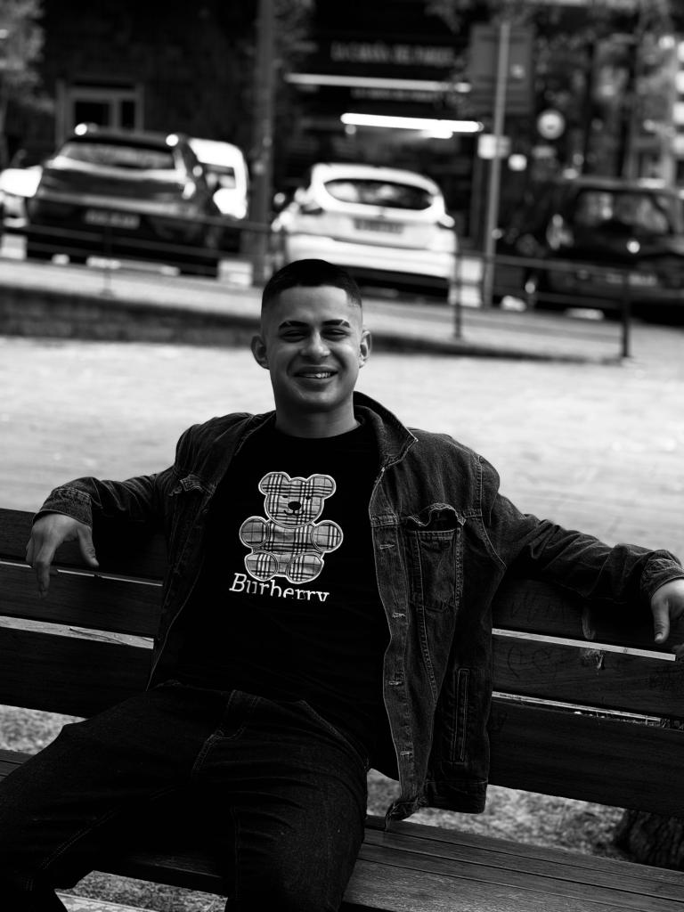 662557072: Chico busca chica en Barcelona