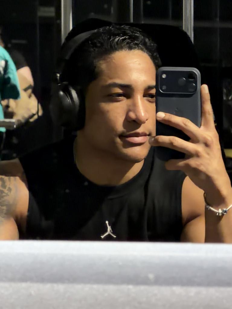 Chico busca chica en Sevilla: 