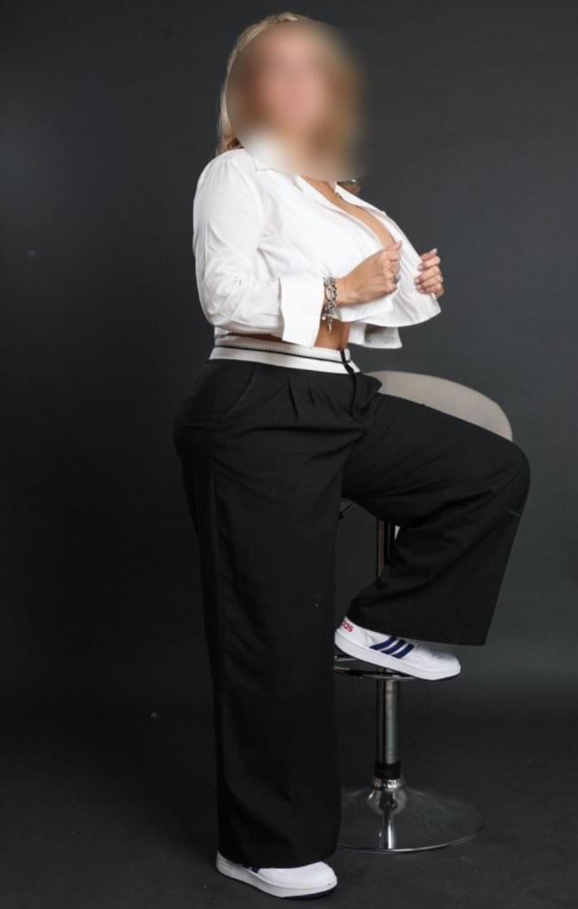 613586791: Chica busca chico en Cádiz