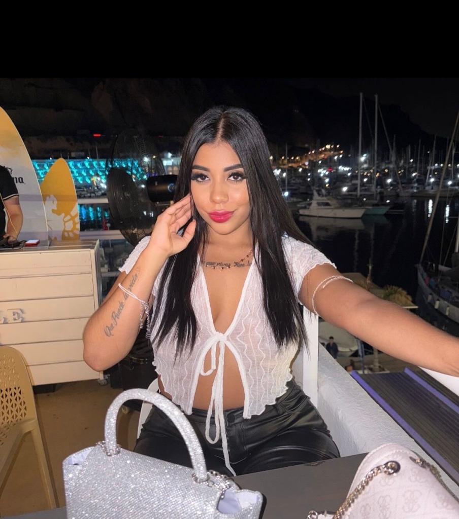 643740405: Chica busca chico en Almería