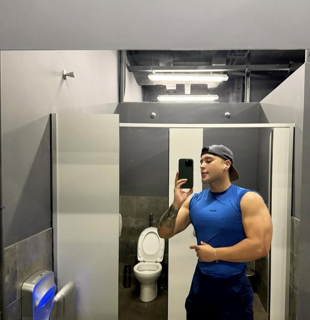 663780321: Chico busca chica en Granada