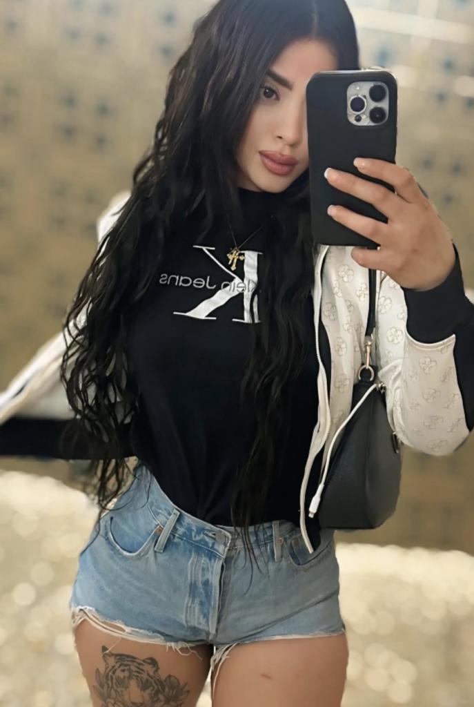 607479662: Chica busca chico en Barcelona