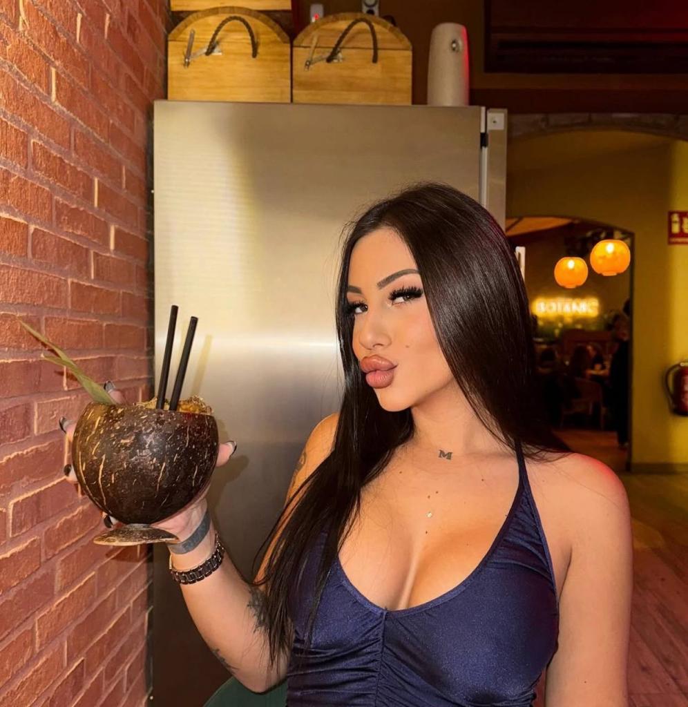 689881288: Chica busca chico en Madrid