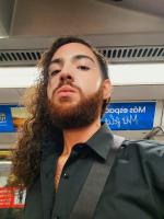 631816810: Chico busca chica en Barcelona