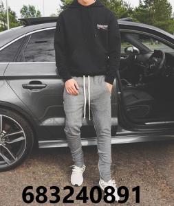 Chico busca chica en Sevilla: 