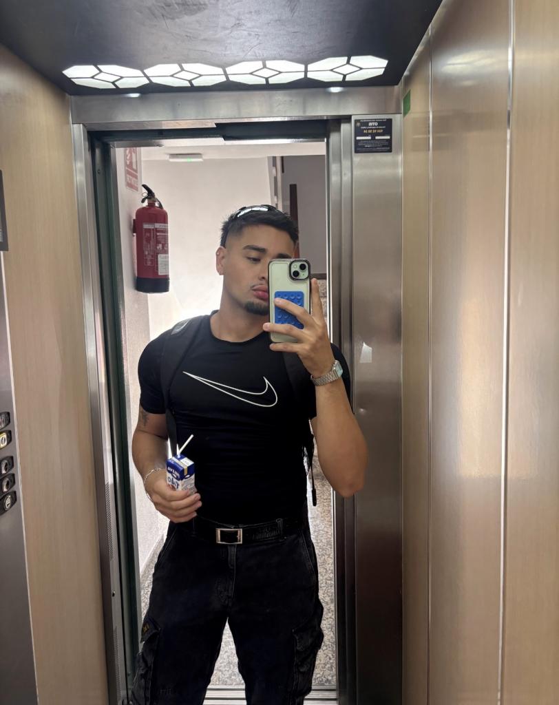 Chico busca chica en Sevilla: 