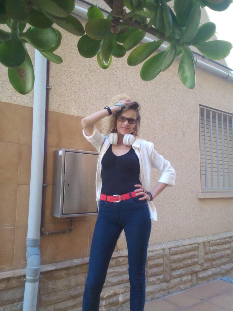 677384025: Chica busca chico en Tarragona