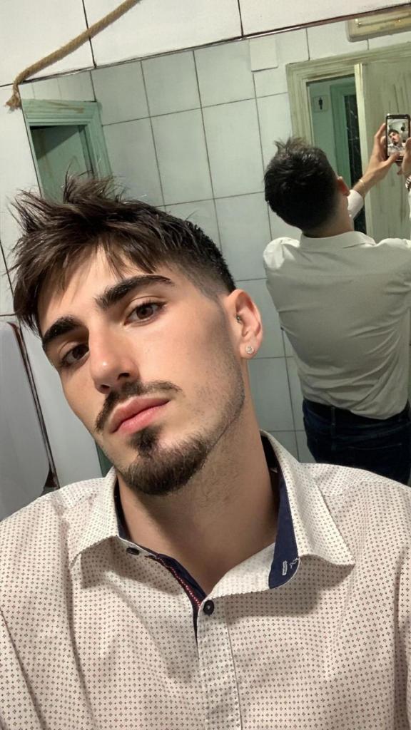 Chico busca chica en Sevilla: 