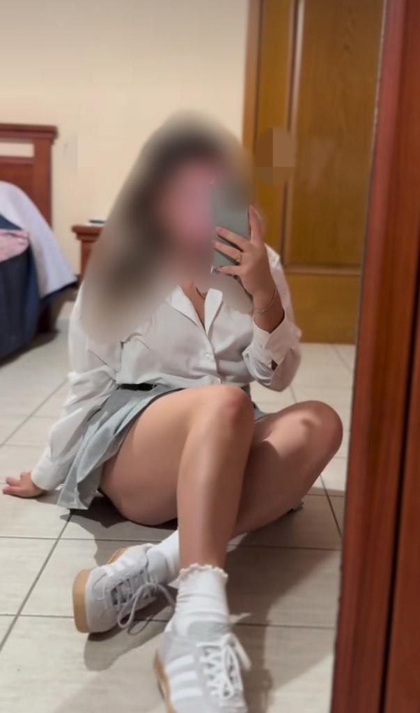 643272294: Chica busca chico en Sevilla