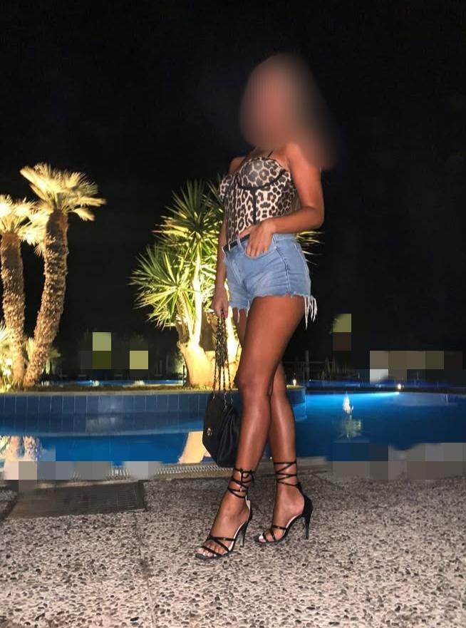 643272294: Chica busca chico en Sevilla