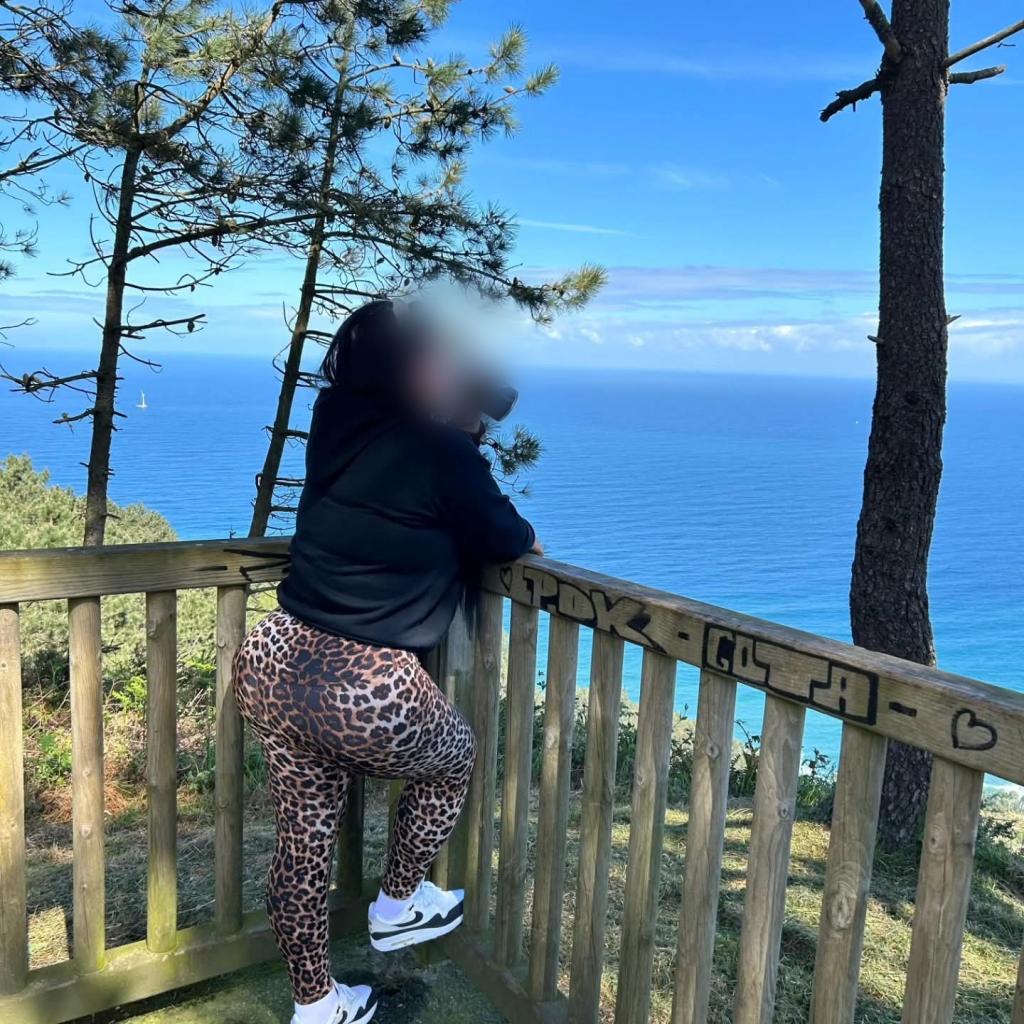 663459210: Chica busca chico en Cádiz