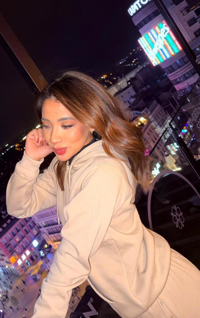 677375095: Chica busca chico en Barcelona