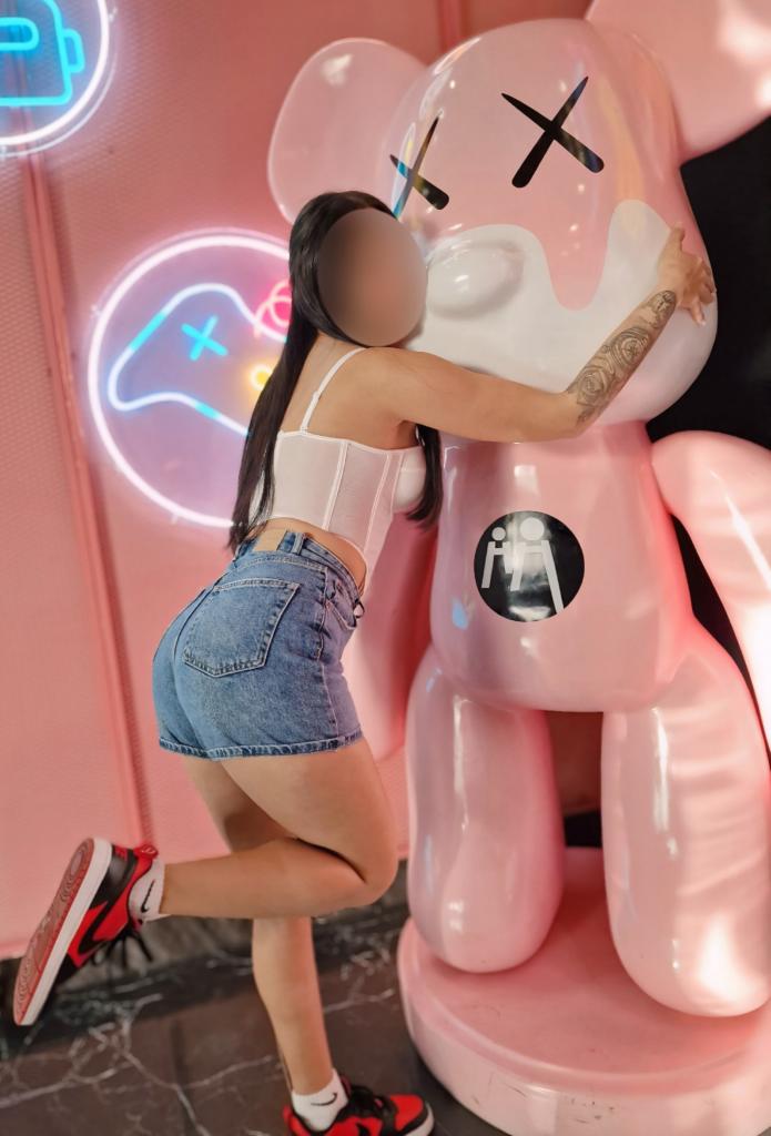 637919886: Chica busca chico en Sevilla