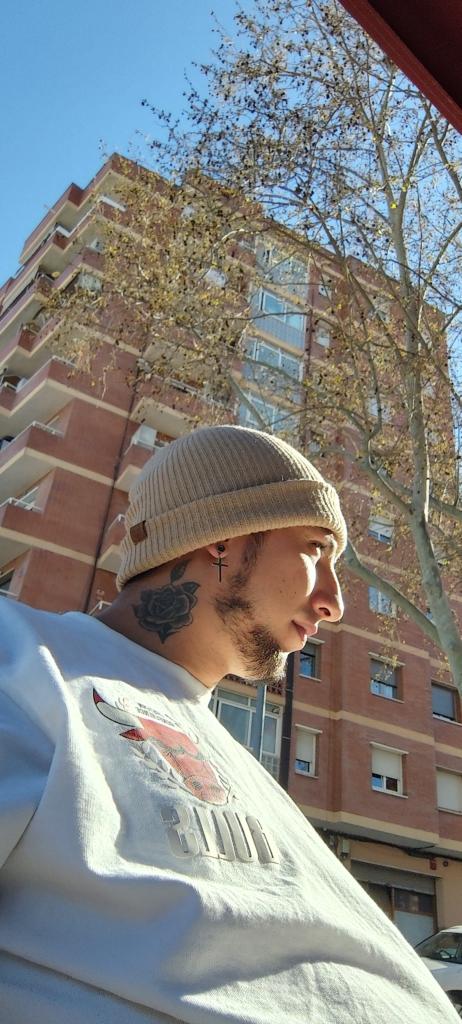 641186508: Chico busca chica en Barcelona