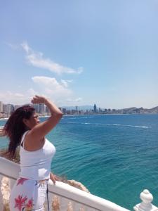 613276145: Chica busca chico en Madrid