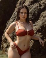 670738176: Chica busca chico en Madrid