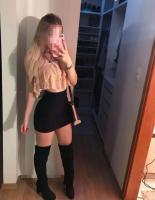 647672570: Chica busca chico en Sevilla