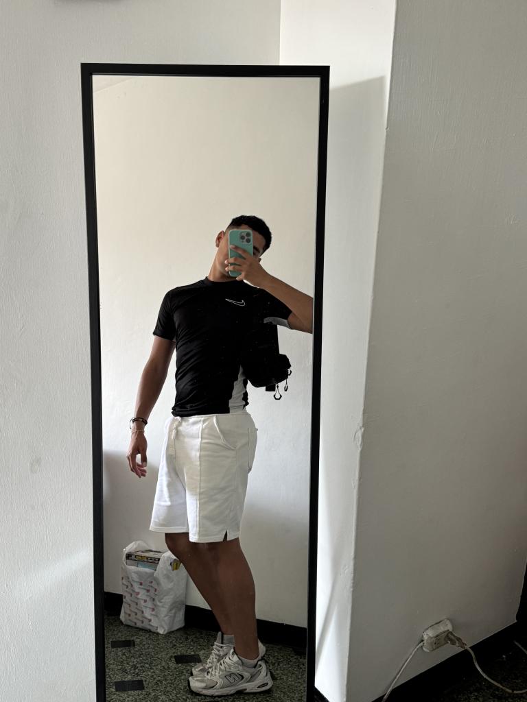 658755101: Chico busca chica en Sevilla