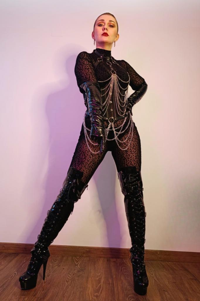 643699473: Chica busca chico en Cuenca