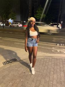 661120993: Chica busca chico en Barcelona