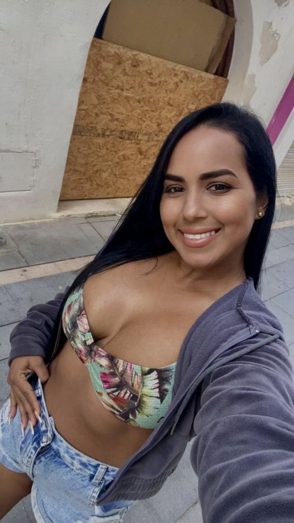 613217556: Chica busca chico en Ibiza
