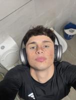 662567137: Chico busca chica en Sevilla