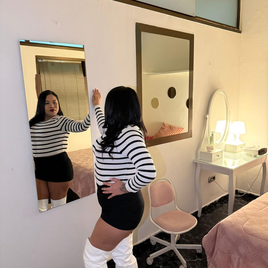 647781551: Chica busca chico en Barcelona