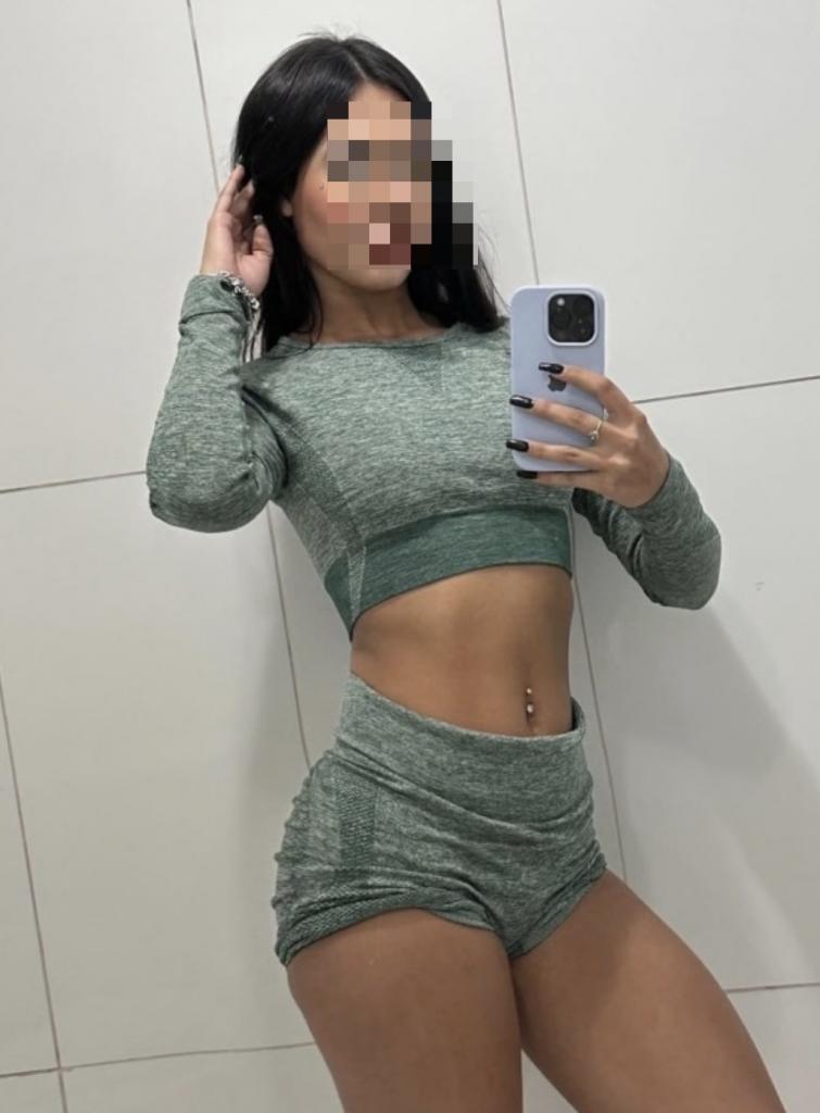 613945699: Chica busca chico en Barcelona