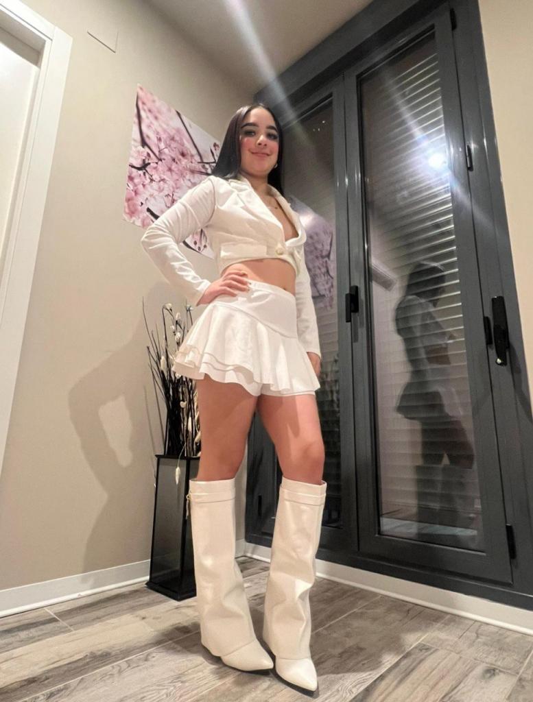 613442998: Chica busca chico en Sevilla