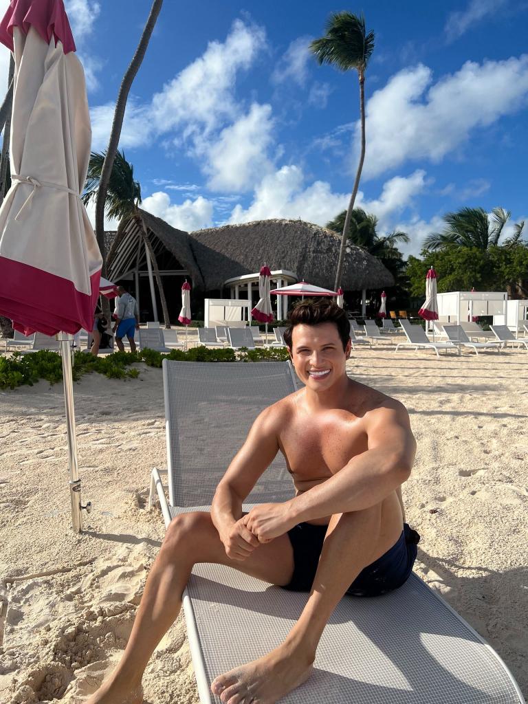 692972990: Chico busca chica en Valencia