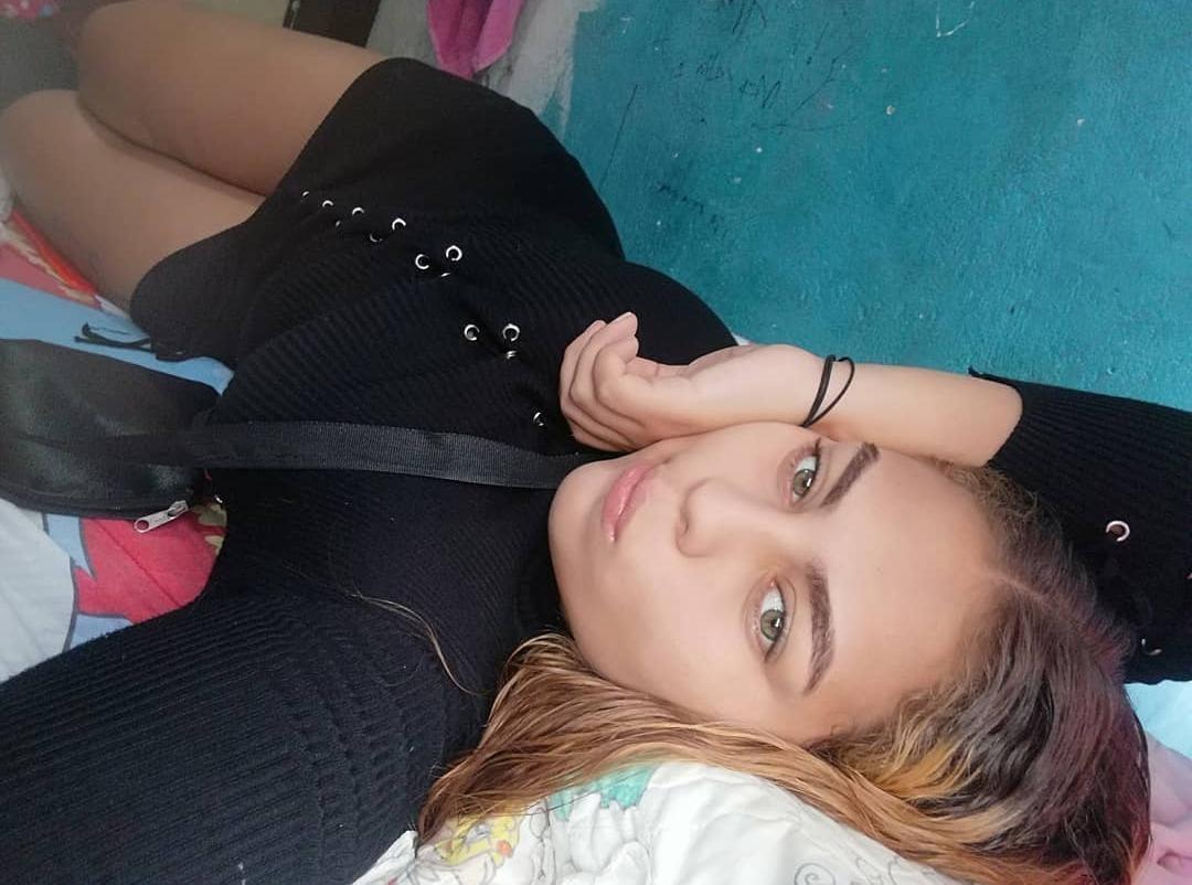 647781560: Chica busca chico en Barcelona