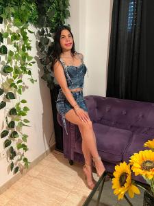 617746381: Chica busca chico en Madrid