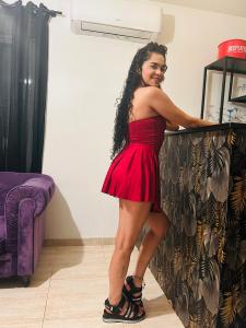 647315397: Chica busca chico en Madrid