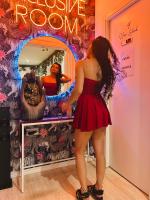 647315397: Chica busca chico en Madrid