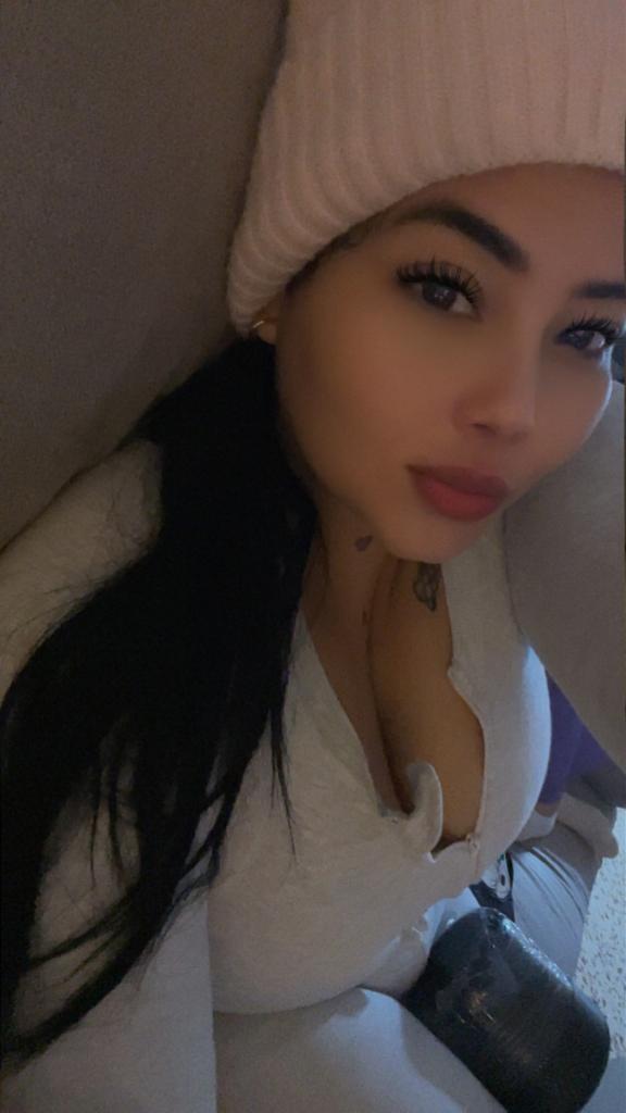 687164540: Chica busca chico en Huelva