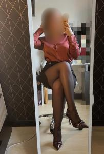643272294: Chica busca chico en Sevilla