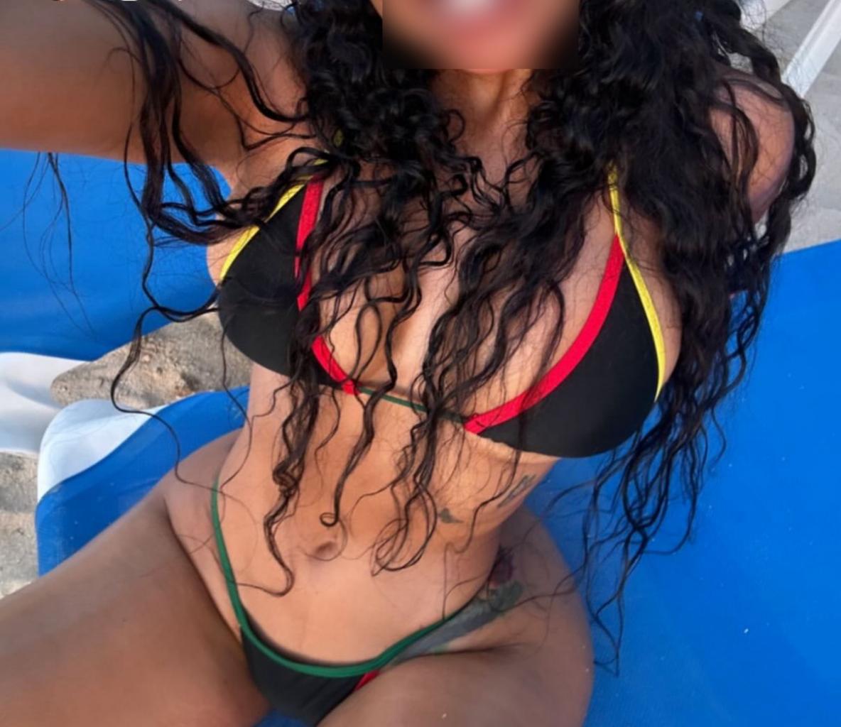 667590915: Chica busca chico en Barcelona