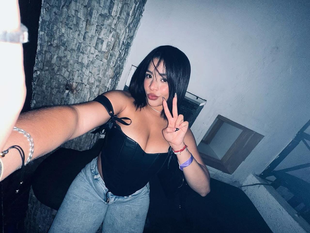 687975565: Chica busca chico en Granada