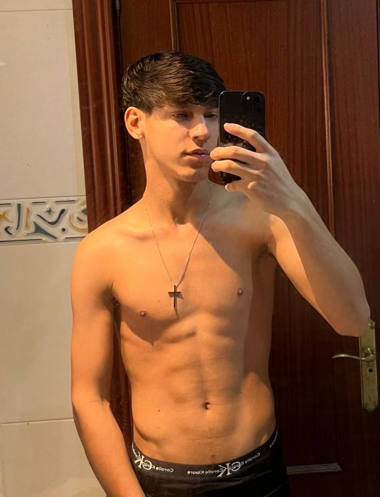 674344545: Chico busca chica en Sevilla