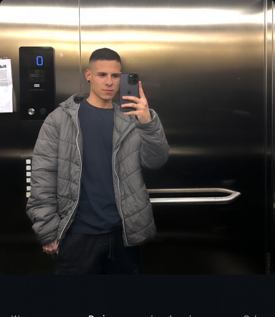 Chico busca chica en Sevilla: 