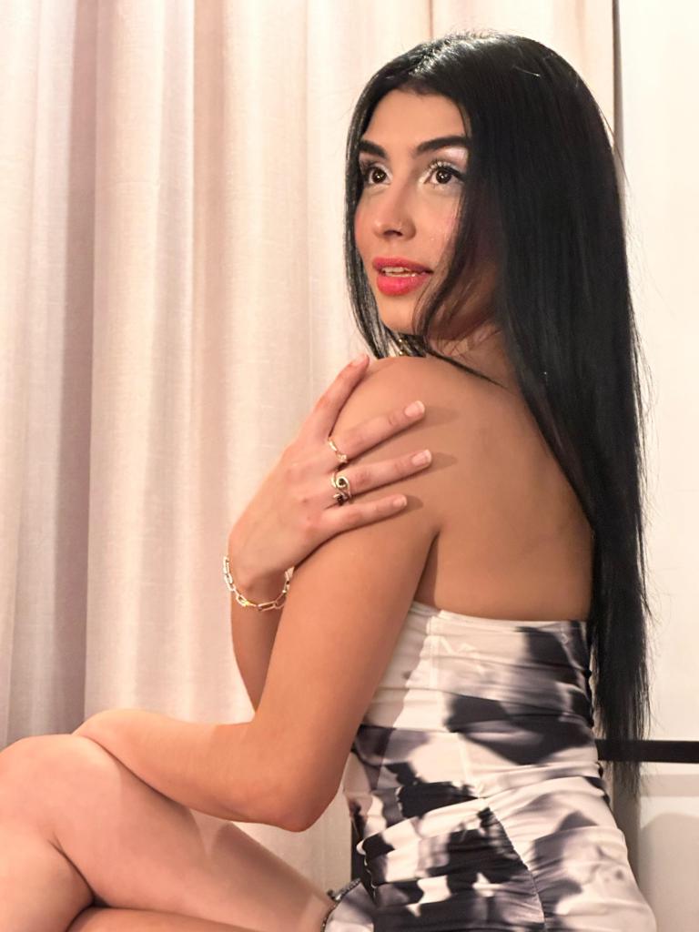 607824577: Chica busca chico en Ibiza