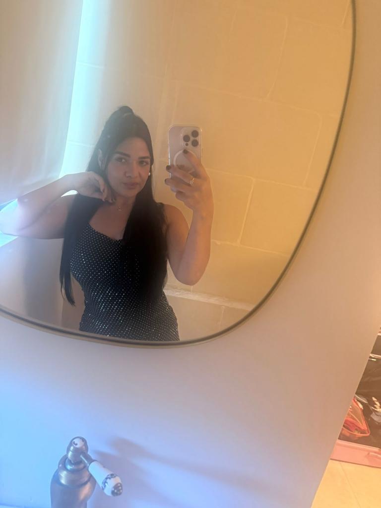 667406350: Chica busca chico en Barcelona