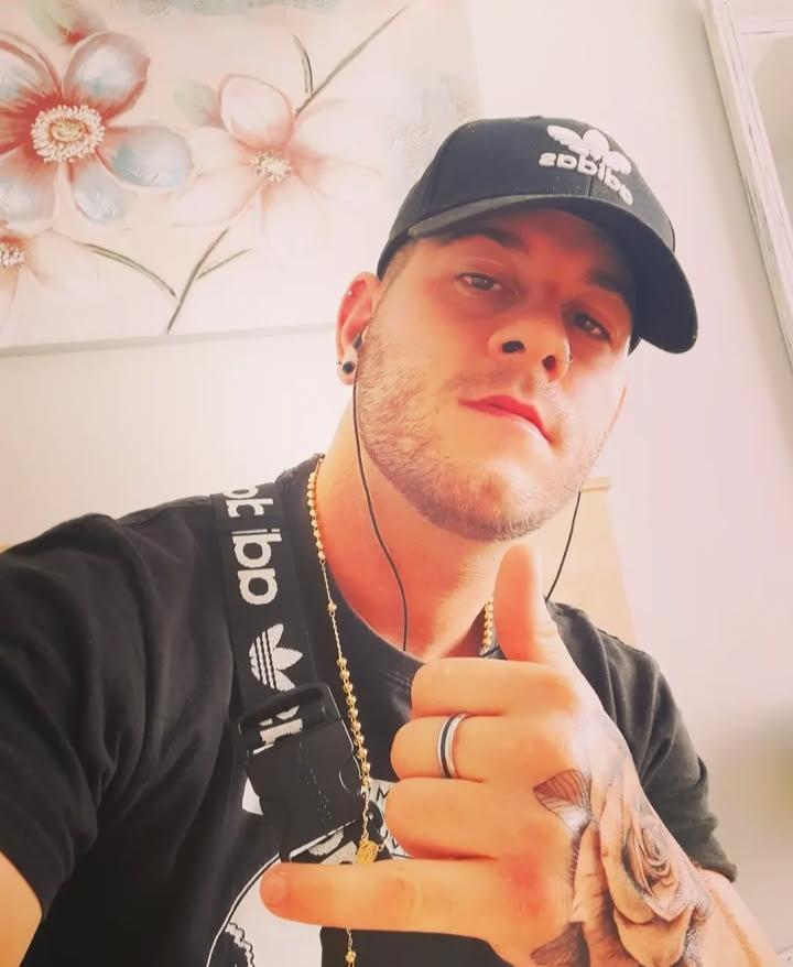 647291150: Chico busca chica en Madrid