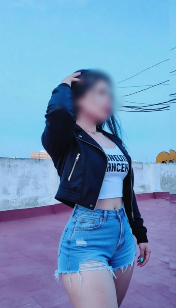 643783711: Chica busca chico en Sevilla