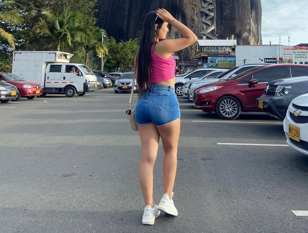 604392381: Chica busca chico en La Coruña