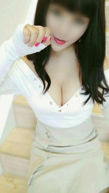 647004930: Chica busca chico en Granada